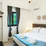 דירה Anemoessa Mansion
