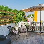 דירה Anemoessa Mansion
