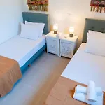 דירה Anemoessa Mansion *