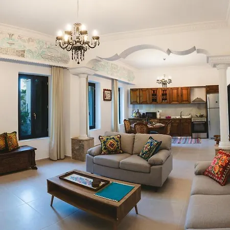 Anemoessa Mansion Apartmán *