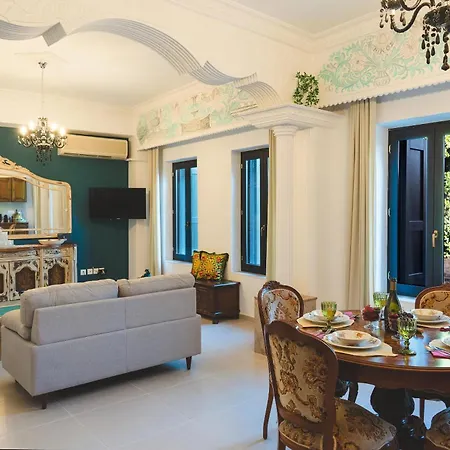 דירה Anemoessa Mansion *